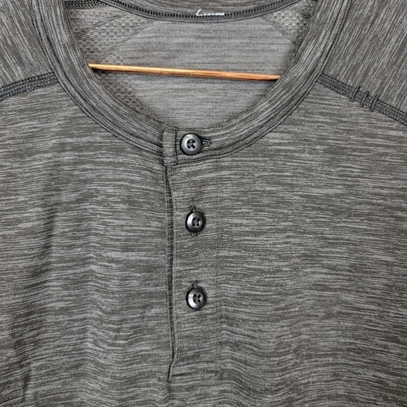 Lululemon metal vent tech henley - Picture 7 of 7